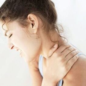 Dolor severo en la osteocondrosis de la columna cervical
