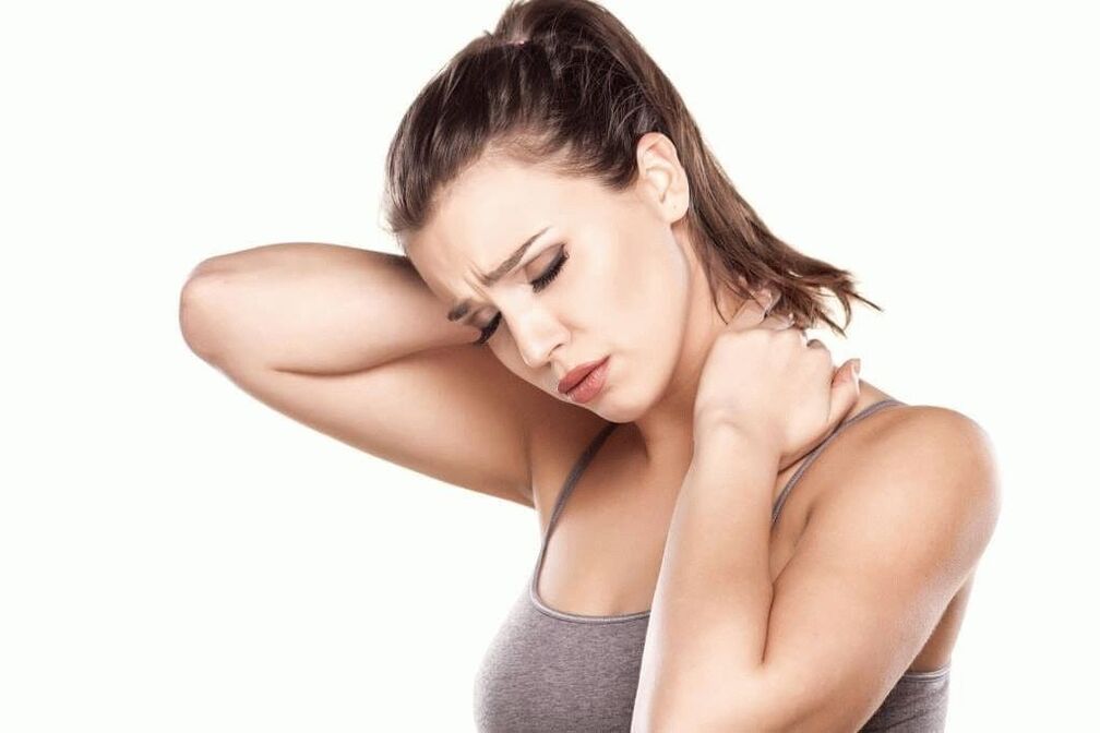 dolor severo en el cuello y los omóplatos con osteocondrosis cervical